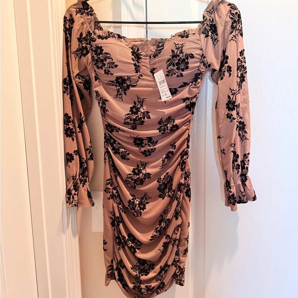 NWT $46 Taupe Floral Ruched Long Sleeve OffShoulder Velvet Mesh Dress SizeS